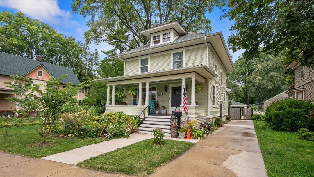 426 Palace St, Aurora, IL 60506